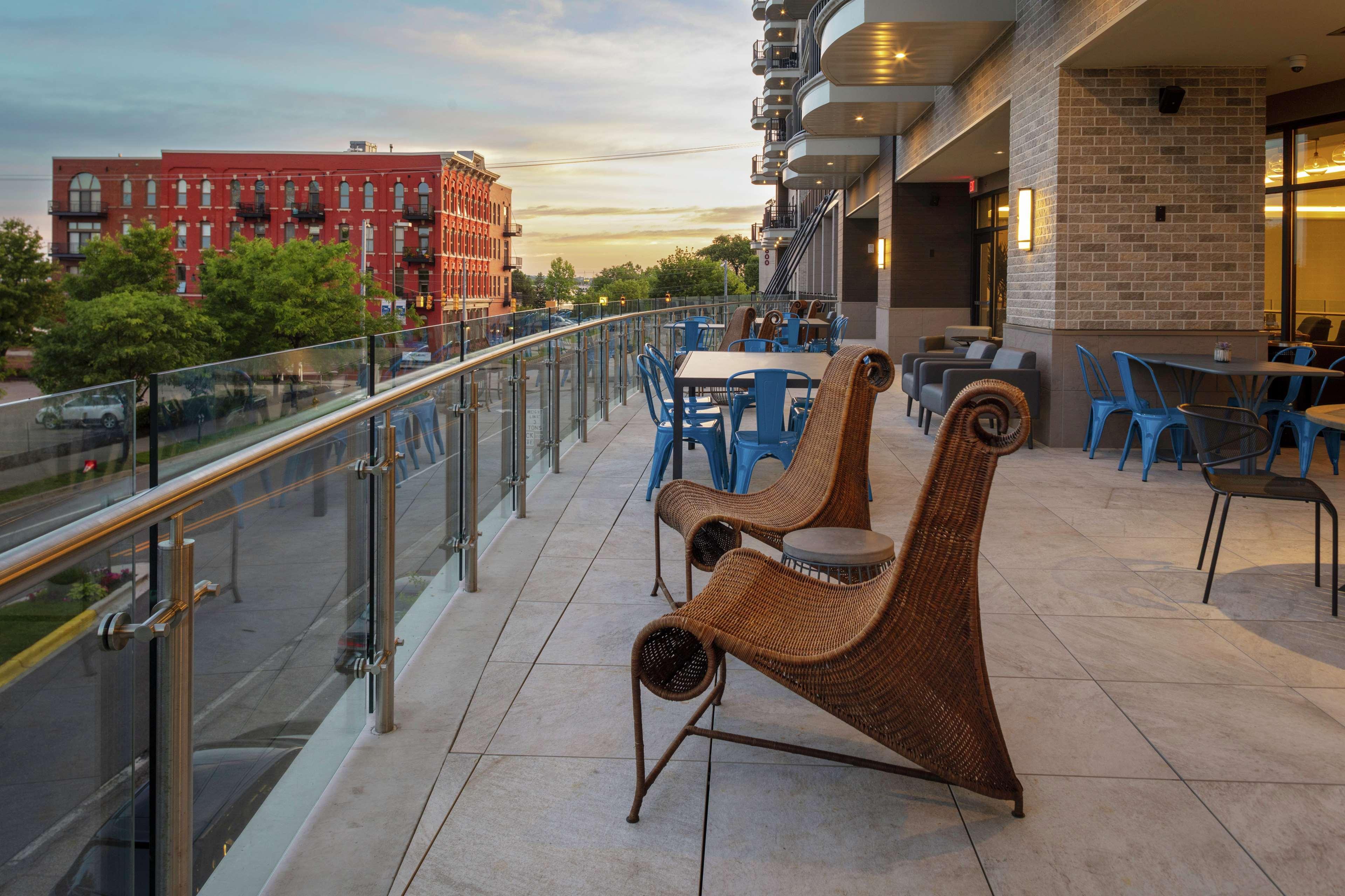 Embassy Suites By Hilton Grand Rapids Downtown Экстерьер фото