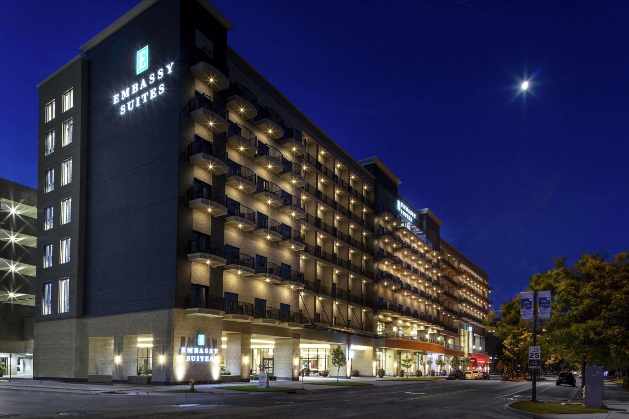 Embassy Suites By Hilton Grand Rapids Downtown Экстерьер фото