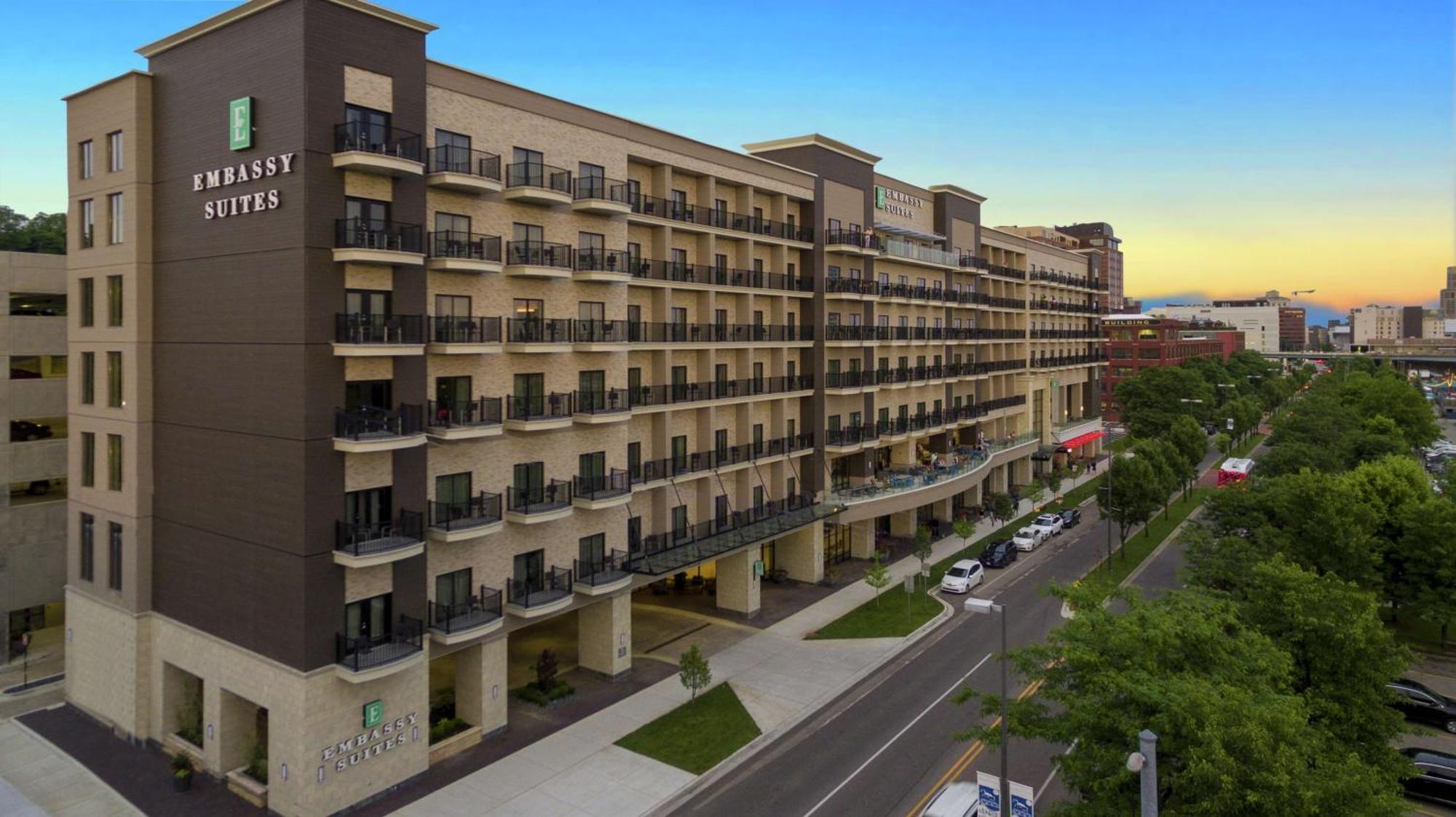Embassy Suites By Hilton Grand Rapids Downtown Экстерьер фото